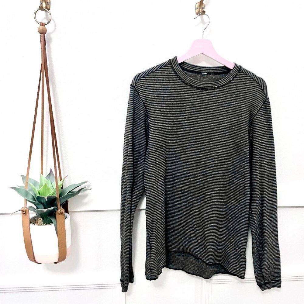 Lululemon Mens Black Grey Stripe Long Sleeve Knit Top Size M